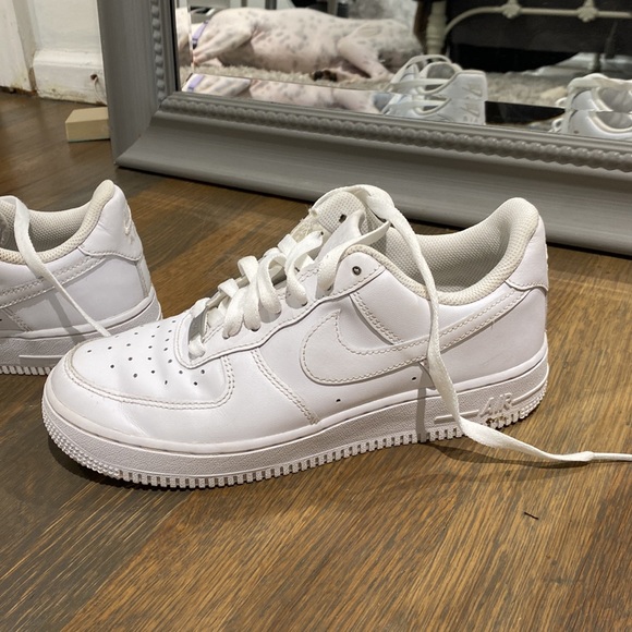 White size 7 air forces - Picture 2 of 8